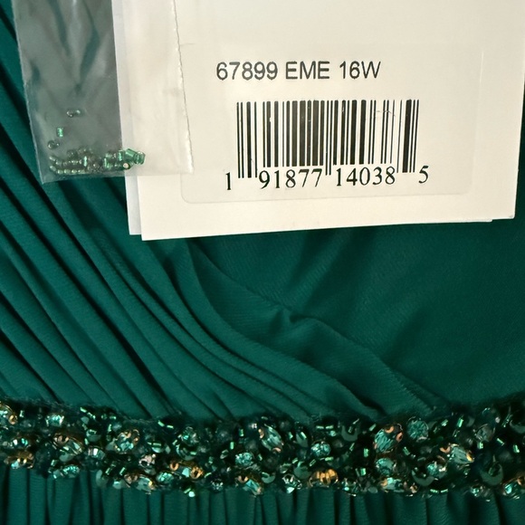 Mac Duggal Elegant Green Evening Gown Size 16W NWT - Picture 7 of 9